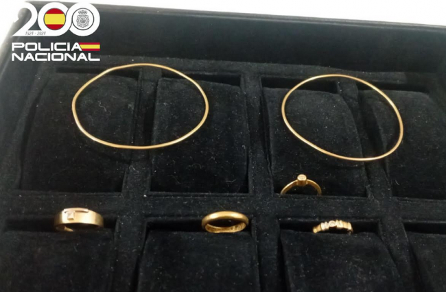 Detenido un hombre por robar joyas en domicilios en los que realizaba trabajos y posteriormente vendía los objetos sustraídos