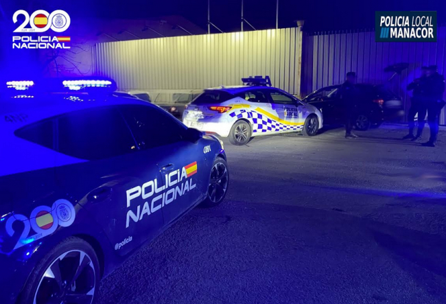 Detenidos en Manacor tres jóvenes por conducción temeraria poniendo en peligro a otros conductores y golpear contra los vehículos policiales