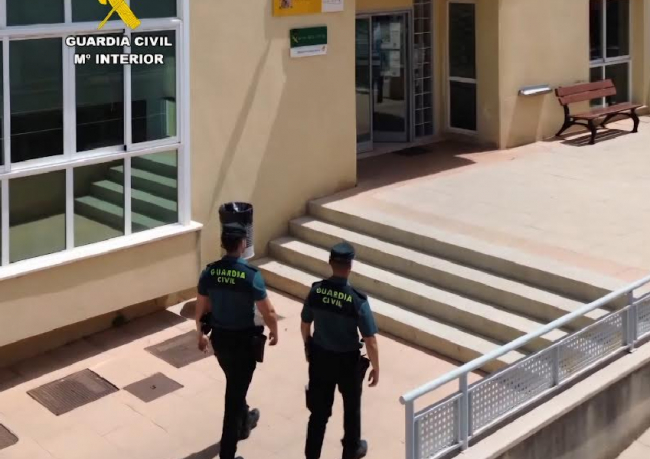 La Guardia Civil ha detenido en Sineu a tres menores por delitos de robos en interior de vivienda y un hotel