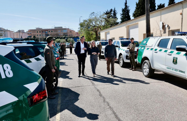 Prohens presenta la renovación de la flota de vehículos de los agentes de medio ambiente, con la adquisición de 30 coches nuevos