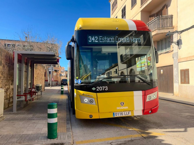 Mejora el servicio de transporte público en Alaró y Consell con un bus de más capacidad para la línea de la estación
