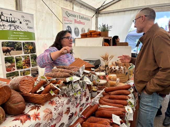 La Fira del Camp d’Alaior reivindica la fortaleza del modelo lácteo menorquín y el compromiso del Govern con el sector primario
