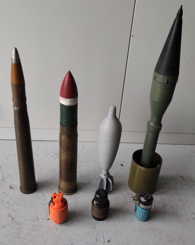 La Guardia Civil incauta numerosas armas y munición en un mercadillo de Campos