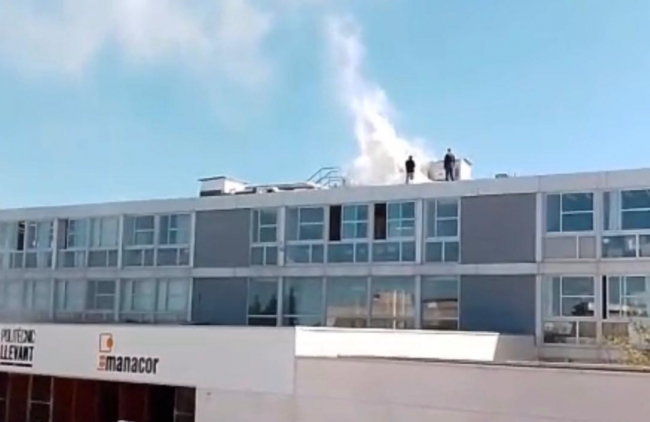 La Policía Local de Manacor informa de un incendio sin heridos en la azotea del IES Manacor