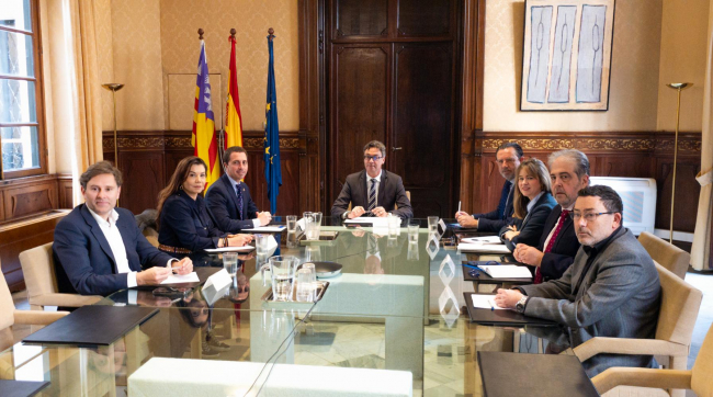 El Govern se reúne con los consells y los ayuntamientos para analizar el impacto económico en las Illes Balears del conflicto bélico en Oriente Medio