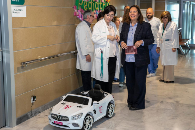 Los niños de Pediatría de Son Espases podrán divertirse con un minicoche eléctrico donado por T-Systems