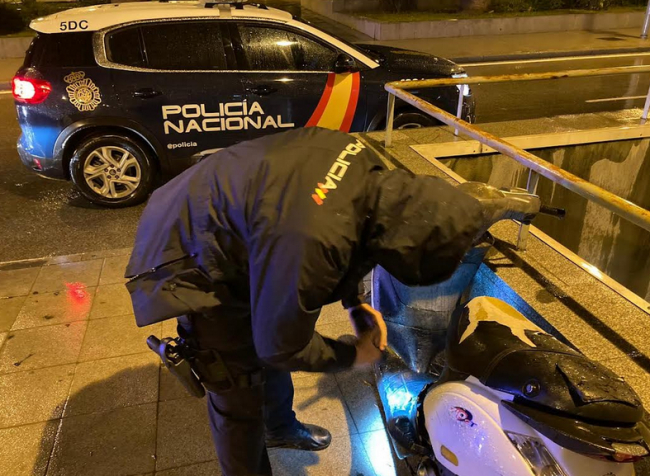 La Policía Nacional detiene a un hombre por provocar daños en más de 25 vehículos