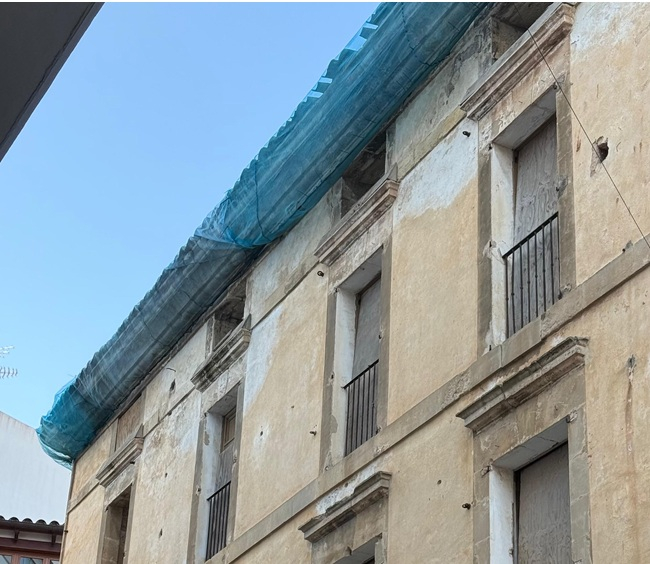 El Ayuntamiento de Manacor ordena el desalojo de un edificio en la calle Alexandre Rosselló por riesgo inminente de colapso