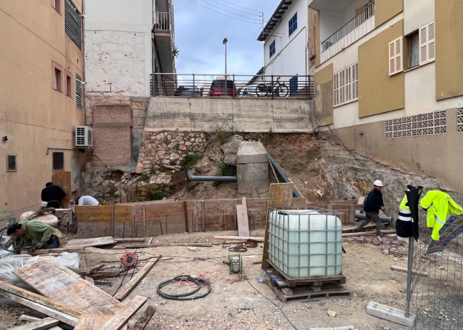 El Ayuntamiento de Manacor inicia las obras de restauración del talud entre la calle Sant Lluís y el paseo del Riuet de Porto Cristo
