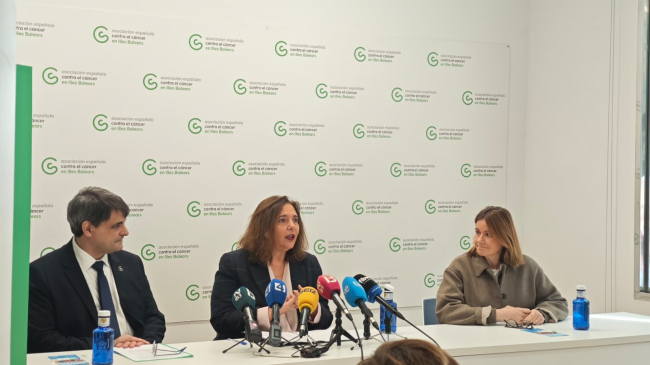 El acuerdo de colaboración entre Salud y la AECC incentiva la participación en el programa de cribado de cáncer de colon