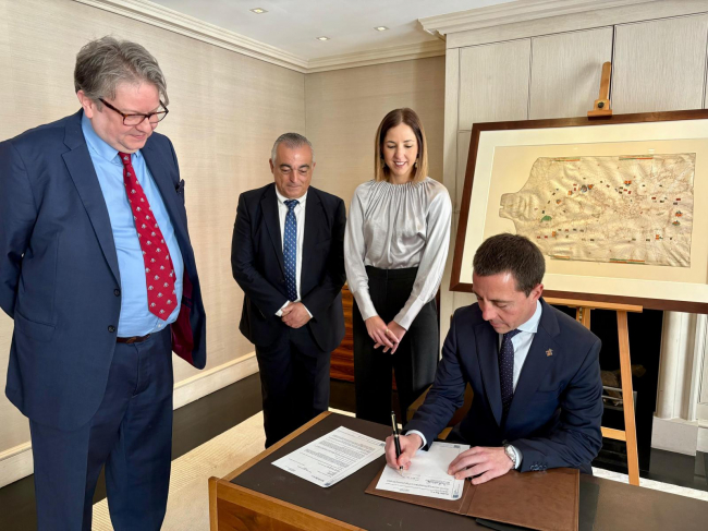 El Consell de Mallorca formaliza la compra de la carta portulana de Pere Rossell en Londres