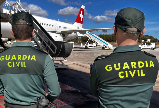 La Guardia Civil investiga a un pasajero en el Aeropuerto de Palma por agredir al personal de tierra