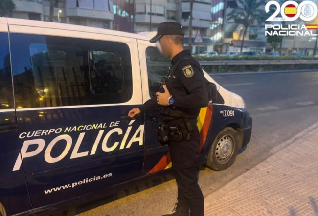 La Policía Nacional detiene a dos hombres por robar a dos repartidoras