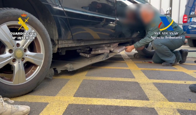 La Guardia Civil y la Agencia Tributaria intervienen 18 kilos de cocaína y 2 de hachís ocultos en un vehículo en el Puerto de Palma