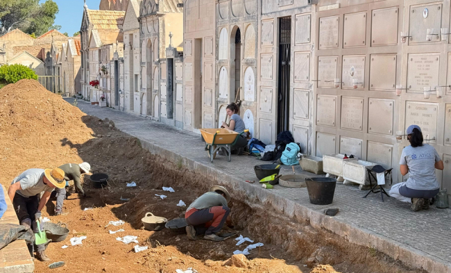 El Govern avanza en los trabajos de exhumación en las fosas del cementerio de Son Servera