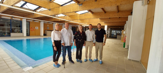 Abren a más de 100 usuarios de la Asociación de Esclerosis Múltiple de Ibiza y Formentera (AEMIF) la piscina terapéutica de la residencia Can Raspalls 