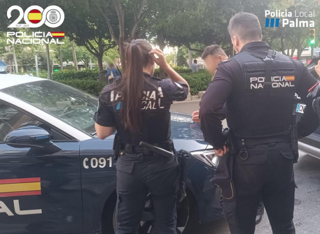 La Policía Nacional y la Policía Local detienen a tres varones por agredirse entre ellos y causarse diversas heridas