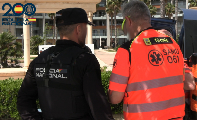 La Policía Nacional detiene a dos personas por acometer contra personal sanitario