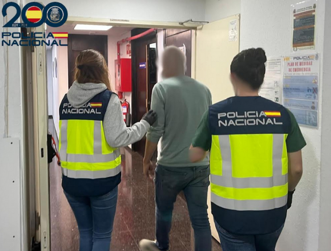 La Policía Nacional detiene al trabajador de una empresa por apoderarse de dinero y dispositivos electrónicos 