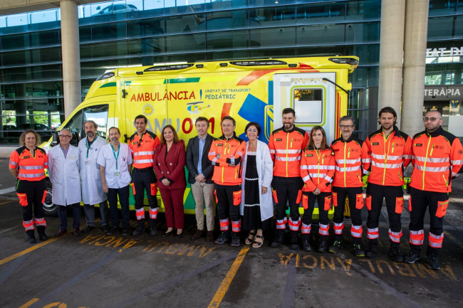 Salud presenta la nueva ambulancia de transporte pediátrico urgente