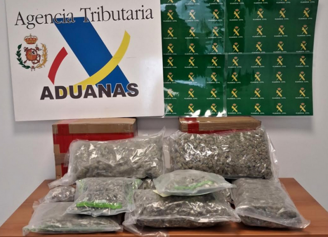 La Guardia Civil y Vigilancia Aduanera interceptan seis kilos de marihuana en el aeropuerto de Menorca