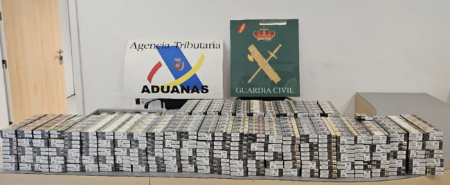 La Guardia Civil y el Servicio de Vigilancia Aduanera intervienen 2.000 cajetillas de tabaco en Ibiza
