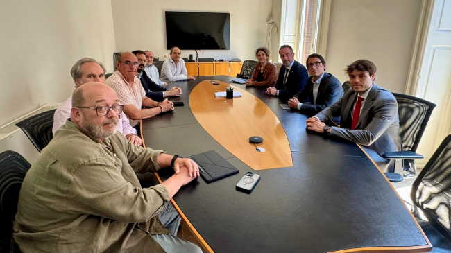 El Govern colabora con el sector del taxi y VTC para lograr un acuerdo parlamentario para la mejora de su competitividad