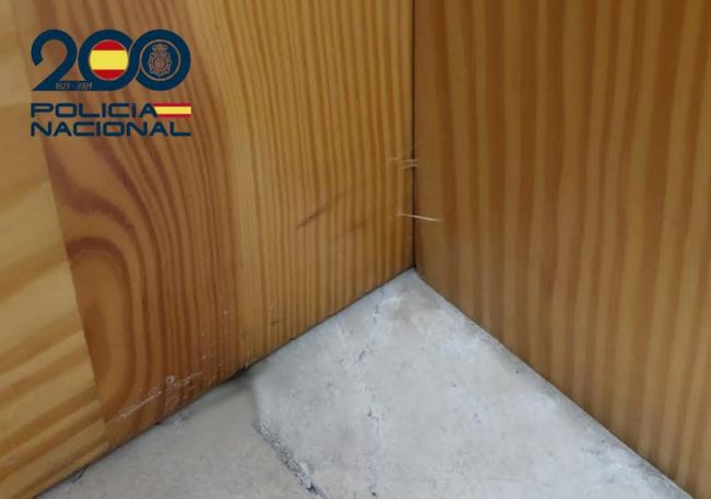 Marcaban las puertas con un hilo fino de pegamento, para asegurarse que no hubiesen moradores en su interior