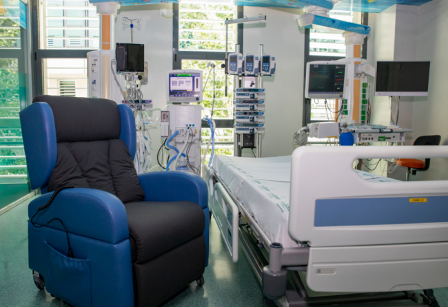 Son Espases recibe doce butacas ergonómicas para la UCIP para favorecer el bienestar de los pacientes y sus familias