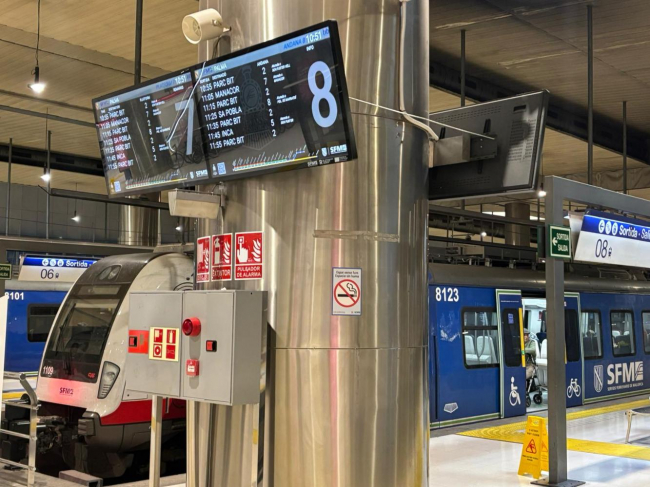 El Govern refuerza el transporte público y ofrece servicios especiales de metro para las PAU
