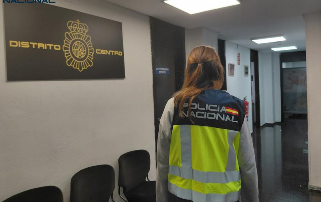 La Policía Nacional detiene a un hombre por simular ser víctima de seis robos con violencia de un dispositivo de localización