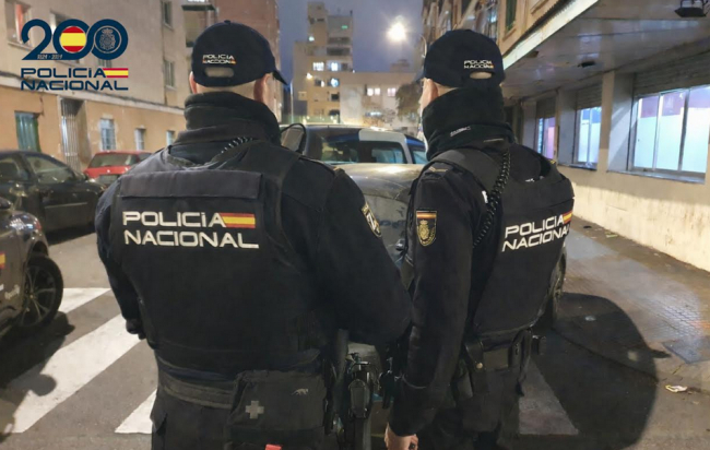 La Policía Nacional detiene a dos varones por provocar lesiones con botellas rotas a un conocido tras una discusión