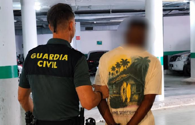 La Guardia Civil ha detenido a un hombre por un delito contra la salud pública en la localidad Sant Josep de Sa Talaia