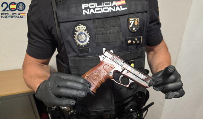 La Policía Nacional detiene a un hombre por acceder a urgencias de un centro hospitalario  con un arma