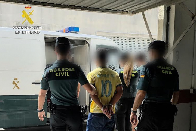 La Guardia Civil detiene infraganti a dos delincuentes cuando acababan de acceder a una vivienda para ocuparla