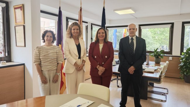 Salud y la compañía AstraZeneca firman un convenio para impulsar proyectos de investigación e innovación en Baleares