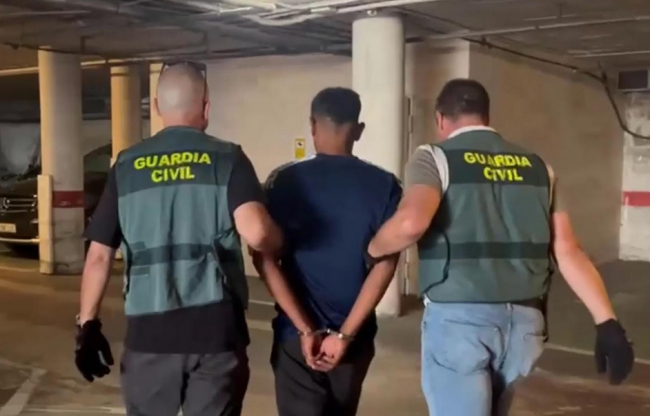 La Guardia Civil detiene a tres personas por cinco robos con violencia en perfumerías de Palma y Marratxí