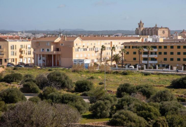 El IBAVI y el Ayuntamiento de Ciutadella formalizan la cesión del solar de Dalt Sa Quintana para impulsar la construcción de vivienda pública