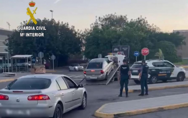La Guardia Civil de Ibiza ha intervenido en lo que va de temporada, 14 vehículos que se dedicaban al transporte irregular de pasajeros