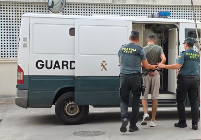 La Guardia Civil de sa Pobla ha detenido a una persona por varios delitos contra el patrimonio y un delito de lesiones