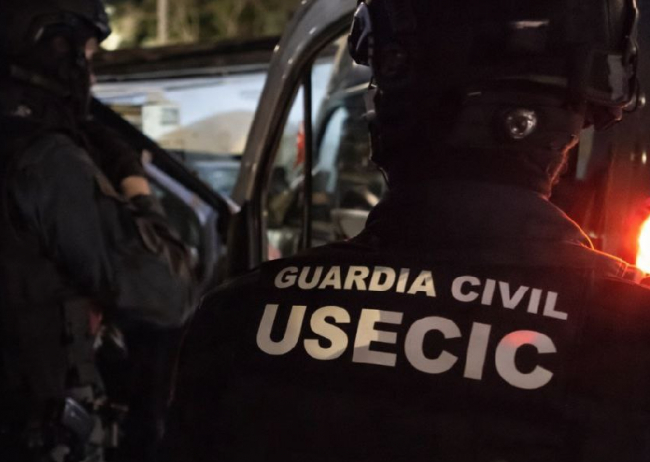 La Guardia Civil localiza y detiene en
Albania al presunto autor de efectuar varios disparos contra otra persona en Ibiza