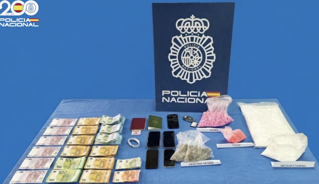 La Policía Nacional detiene a un varón con más de tres kilos de metanfetamina, 500 gramos de Heroína, 700 gramos de MDMA y dinero 