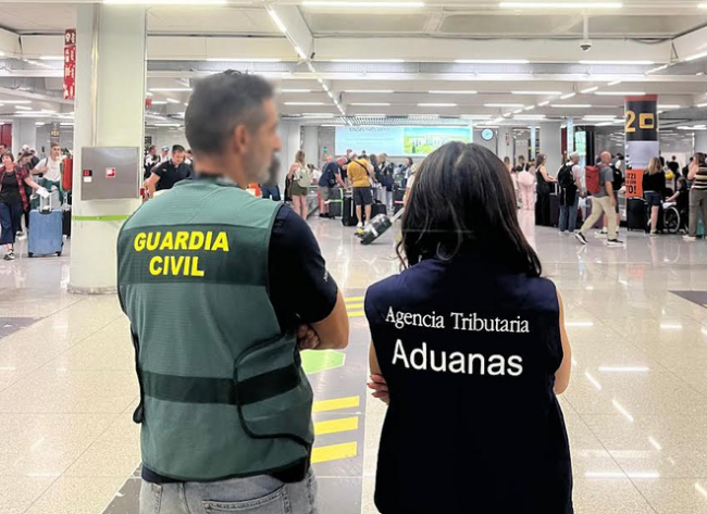 La Guardia Civil y Vigilancia Aduanera realizan la aprehensión de 11.387 cajetillas de tabaco