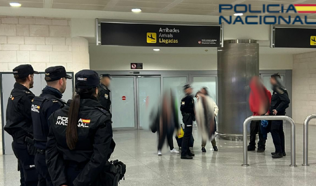 La Policía Nacional detiene a un hombre por sustraer coches del aparcamiento del aeropuerto