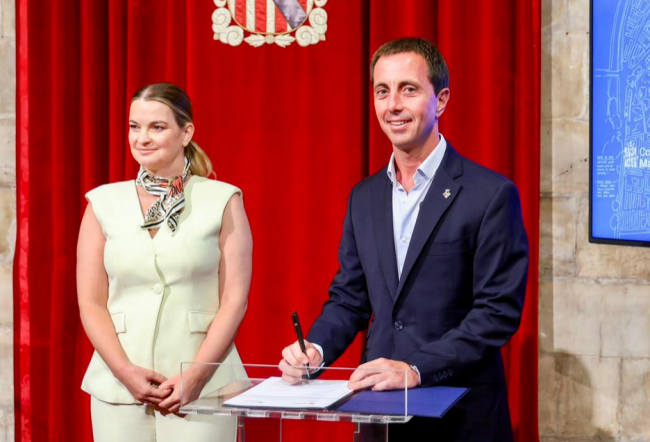 Galmés y Prohens firman un convenio para construir 323 viviendas públicas en Sant Ferran, en Palma