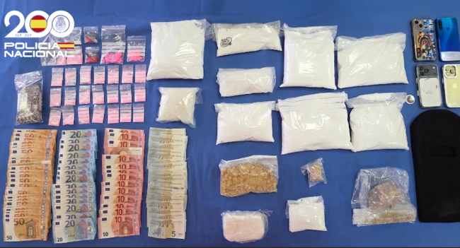 La Policía Nacional detiene a una pareja tras el hallazgo de cerca de seis kilos y medio de drogas en el domicilio tras un “vuelco”