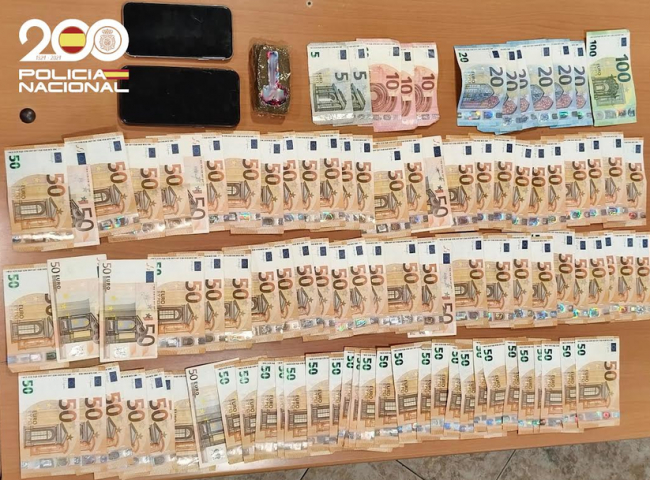 La Policía Nacional detiene a un varón  por un delito contra la salud pública