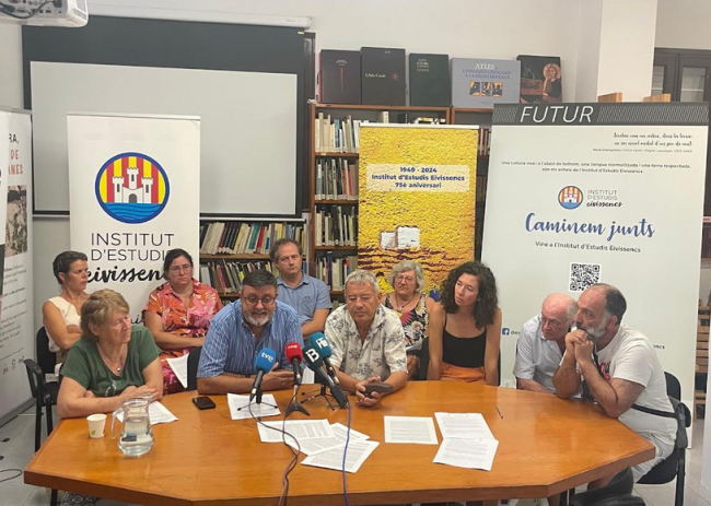 Denuncian que la depuradora del aeropuerto de Eivissa vierte aguas fecales en el Parque Natural de ses Salines con valores hasta 17 veces por encima del límite legal