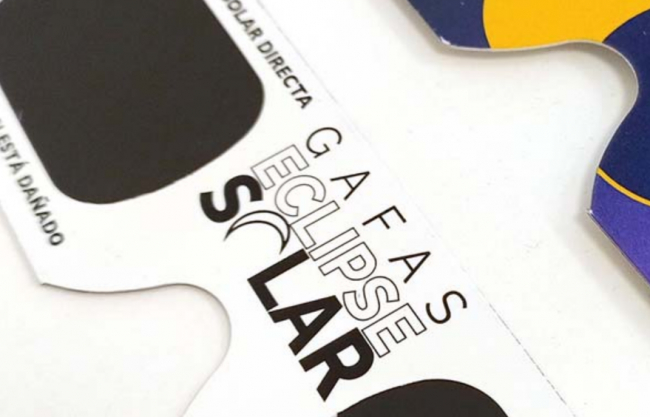 Para ver el eclipse sin poner en riesgo tu vista, necesitas unas gafas homologadas
