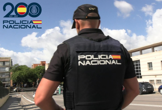 La Policía Nacional detiene a una mujer por intentar sustraer dos batidos de un bar y agredir a una camarera